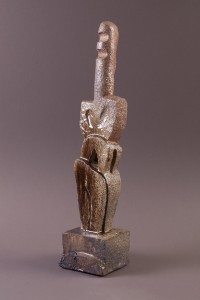 Idole, Terre cuite au four à bois, 59 x 13,3 x 12,1 cm, 2013