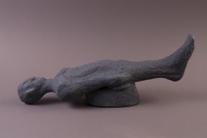 Gisante noire, Terre cuite au four à bois, 22,2 x 53 x 14,2 cm, 2013