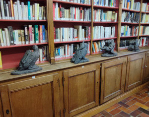 4 chimères de José Strée dans la bibliothèque de Xhoris